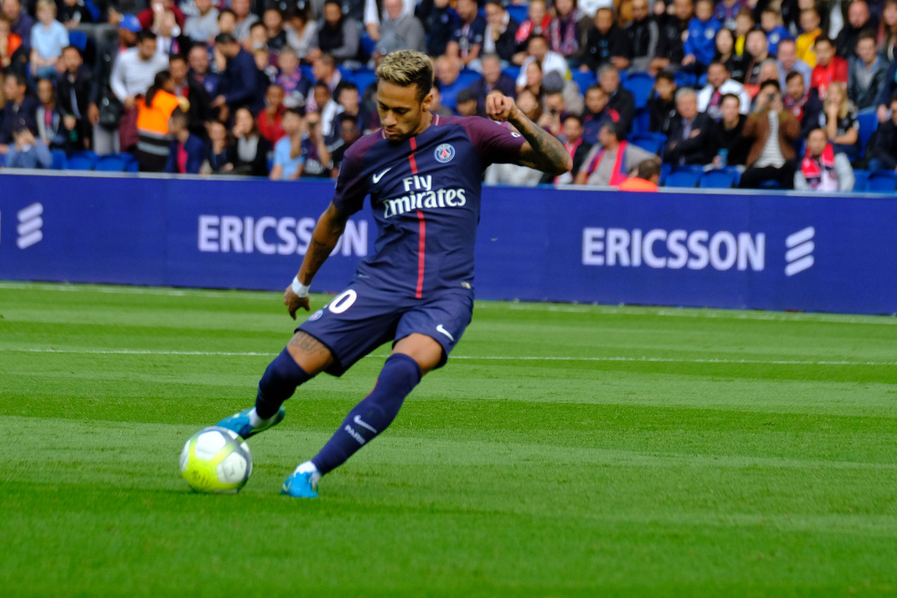 奎因单节21分5助攻0失误创历史，NBA此前仅詹姆斯等3人做到（奎因单节砍21分送5助攻零失误创纪录，NBA历史此前仅詹姆斯等三人达成）