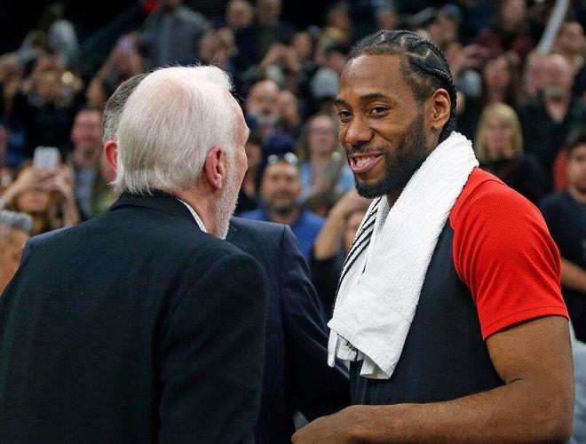 根据目前的情况拜仁明年夏天无意与格雷茨卡续约（从现状看，拜仁明夏不打算与格雷茨卡续约）