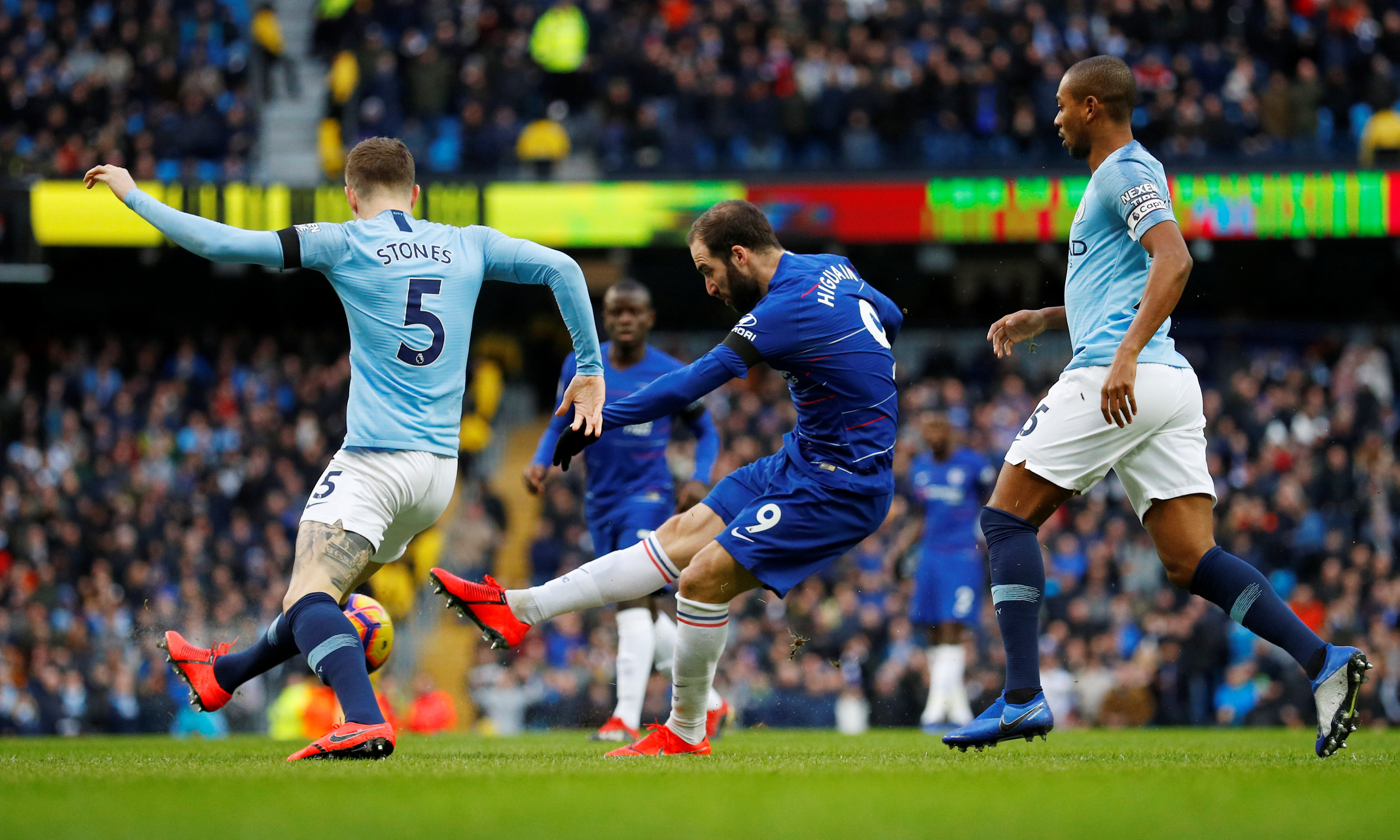 兼具进攻杀伤和无私球风、很少犯错，2年1.3亿美金我有无多要？（火力凶猛又乐于分享、失误极少，2年1.3亿美元还要加码吗？）