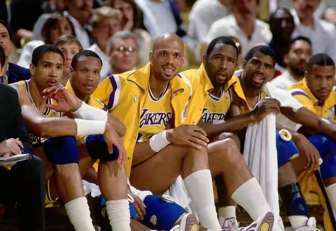 球员伤病频繁因赛程？NBA：场次没啥变化，球员受伤创新低（伤病潮归咎赛程？NBA称场次稳定，球员受伤率创历史新低）