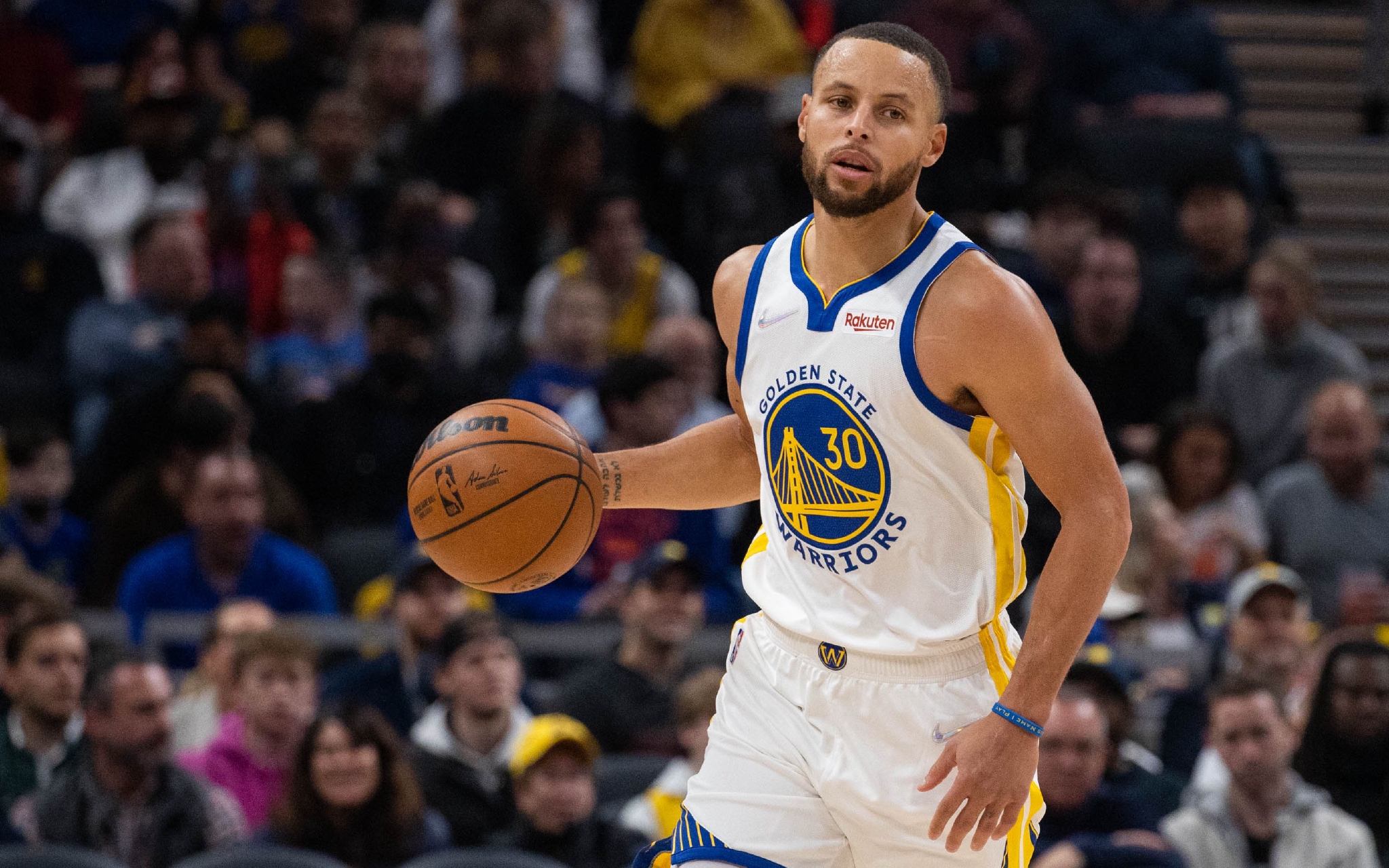 下半场投得还可以！乔治15中5拿到15分12板5助（下半场手感尚可，乔治15投5中拿下15分12篮板5助攻）