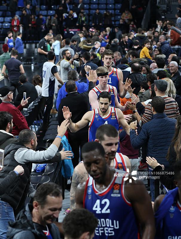 球队战术调整有效限制对手发挥（战术调整奏效，成功压制对手表现）