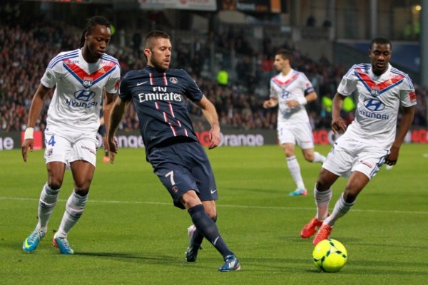 攻防建功！哈特抢断后又补篮得手 帮助尼克斯反超打停猛龙（哈特攻防一体：抢断后跟进补篮助尼克斯反超，猛龙被迫暂停）