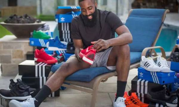 活塞主帅：有个裁判想抢走比赛的主角光环，吹罚根本不公正（活塞主帅怒批裁判抢风头：全场判罚极不公平）