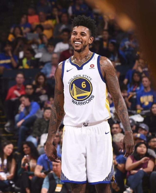 文班亚马谈垃圾话艺术：顺势而为，可干扰对手亦能提振士气（文班亚马论垃圾话之道：见机行事，既能扰乱对手又能提振士气）