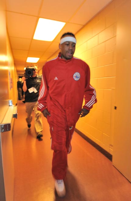 上海男篮23分大胜！淘汰香港金牛，张镇麟6分6篮板，弗格19分（上海男篮23分狂胜送香港金牛出局，弗格19分，张镇麟6分6板）