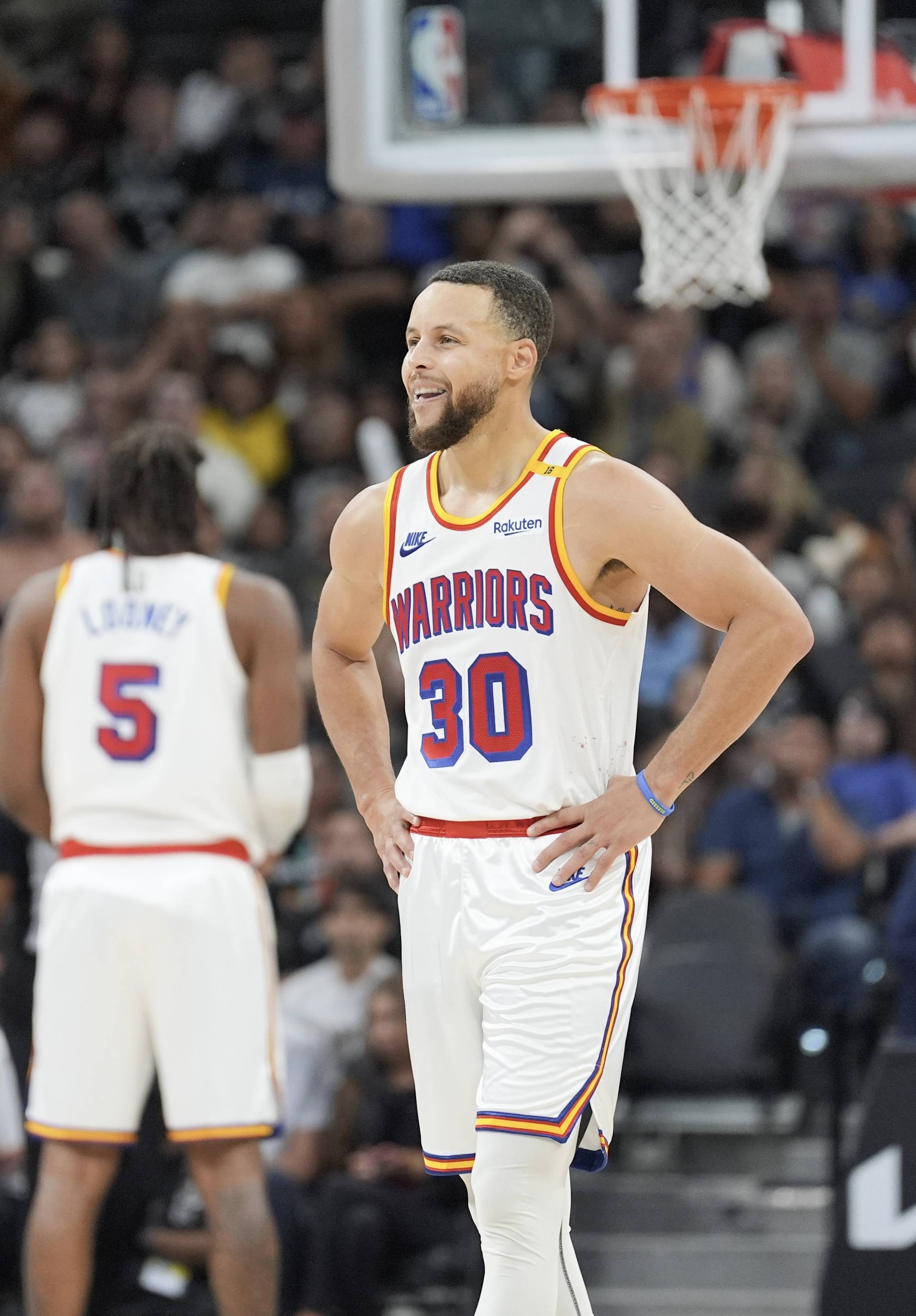 邮报：曼联等队关注赫塔小将艾希霍恩，他被拿来与克罗斯比较（邮报：曼联等队考察赫塔小将艾希霍恩，外界将其比作克罗斯）