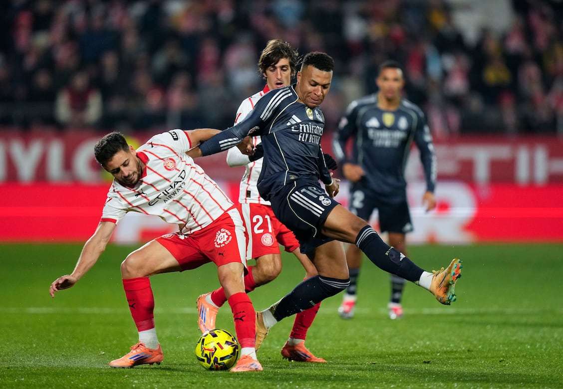 休赛期重要引援！崔晓龙首进上海男篮常规赛12人（休赛期重磅补强！崔晓龙首次入选上海男篮常规赛12人名单）