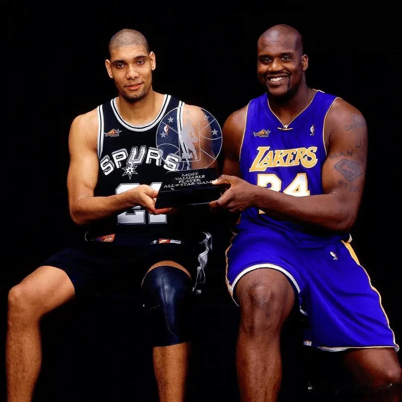 克罗斯评历史最佳11人：C罗左边锋，梅西前腰，马尔蒂尼入选（克罗斯评选史上最佳11人：C罗司职左翼，梅西担任前腰，马尔蒂尼在列）