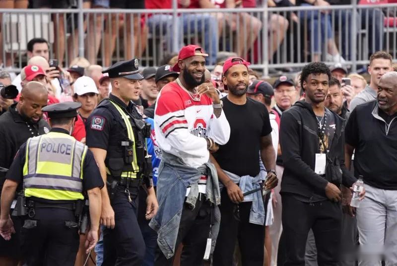 热议申花输球：尽力了但没运气，最大问题是锋线终结能力（申花失利引热议：拼尽全力却乏好运，锋线把握机会成短板）