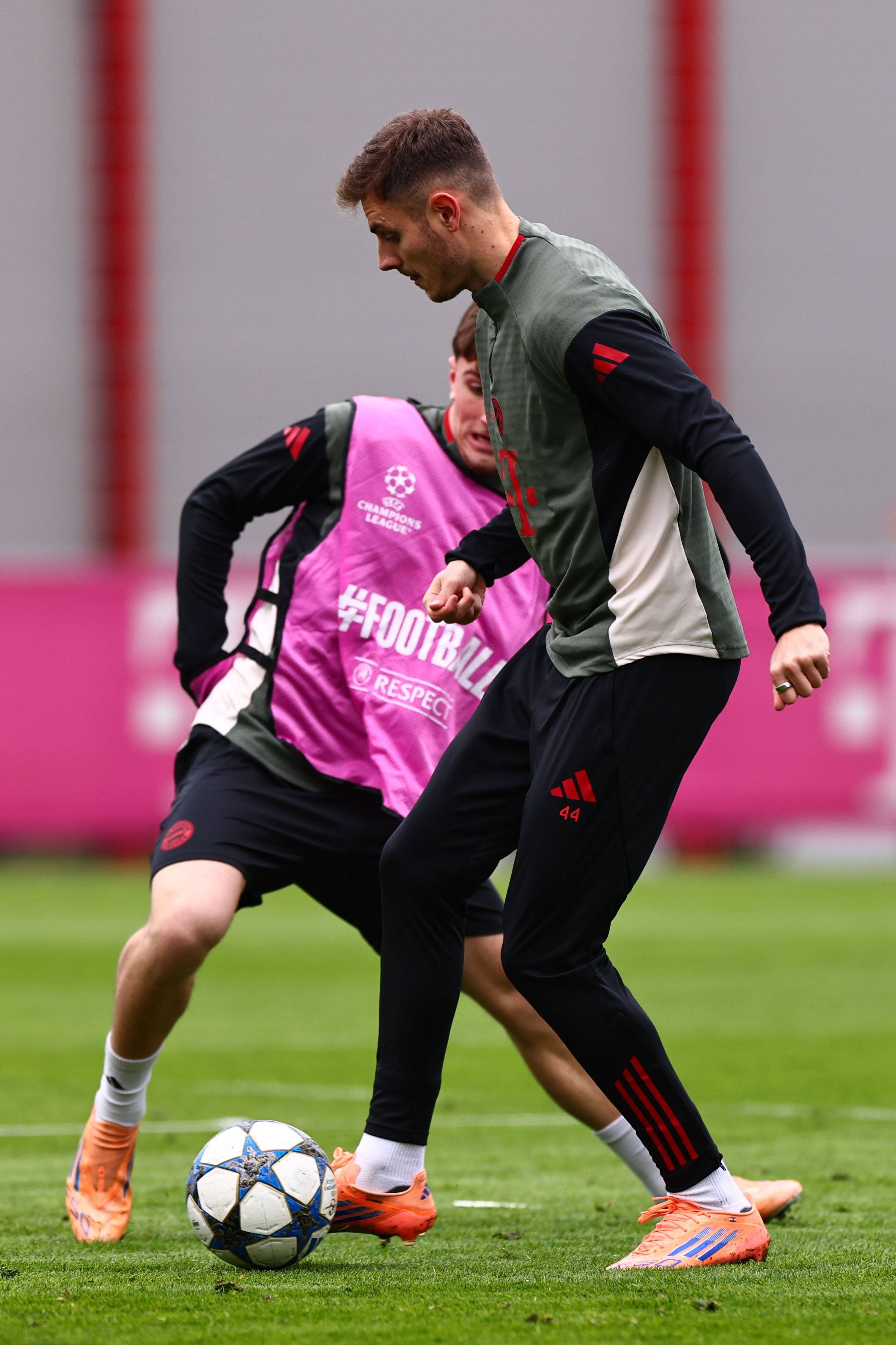 欧冠半场：派尚扳平，格林伍德反超，马赛暂2-1圣吉罗斯（半场欧冠战况：马赛暂2-1领先圣吉罗斯，派尚扳平后格林伍德反超）