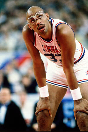 WTT年终总决赛：“莎头”3-2险胜中国香港组合晋级（WTT年终总决赛：“莎头”五局鏖战3-2险胜中国香港组合，惊险晋级）