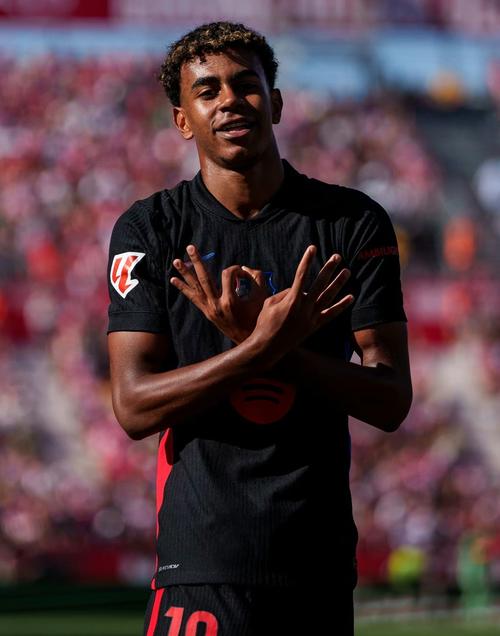 篮球勇士三分手感火热，全队命中18记三分（勇士外线手感爆棚，全队轰进18记三分）