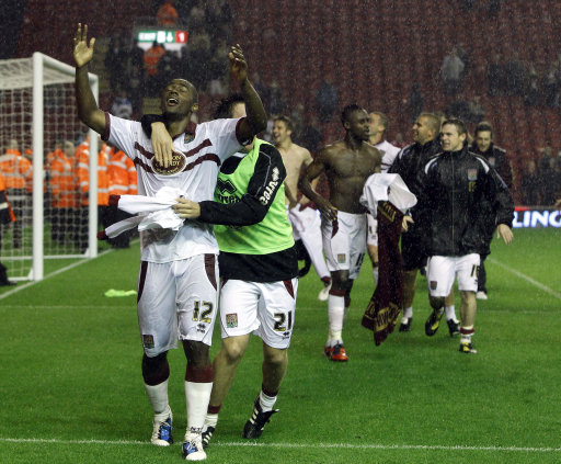 谁来给我解释解释为什么曼联宁愿用霍伊伦去赌下一个霍伊伦（曼联为何拿霍伊伦押注下一个霍伊伦？）