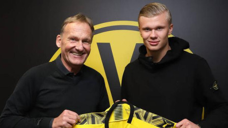 阿圭罗：阿根廷能赢2026世界杯；梅西是巴萨队史最重要的球员（阿圭罗：看好阿根廷问鼎2026世界杯，梅西是巴萨史上最重要球员）