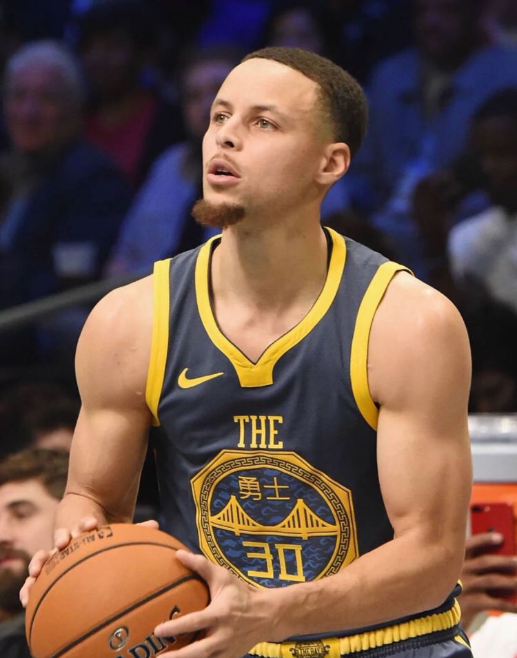 皇马对阵塞尔塔大名单：阿诺德因伤缺阵，卡马文加在列（皇马公布对塞尔塔出征名单：阿诺德因伤缺席，卡马文加入选）