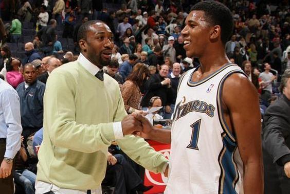 体操新星斩获五金 赛艇健儿破浪夺魁“东莞飞人”卫冕落泪（体操新秀豪取五金 赛艇桨手乘风折桂“东莞飞人”卫冕泪洒赛场）