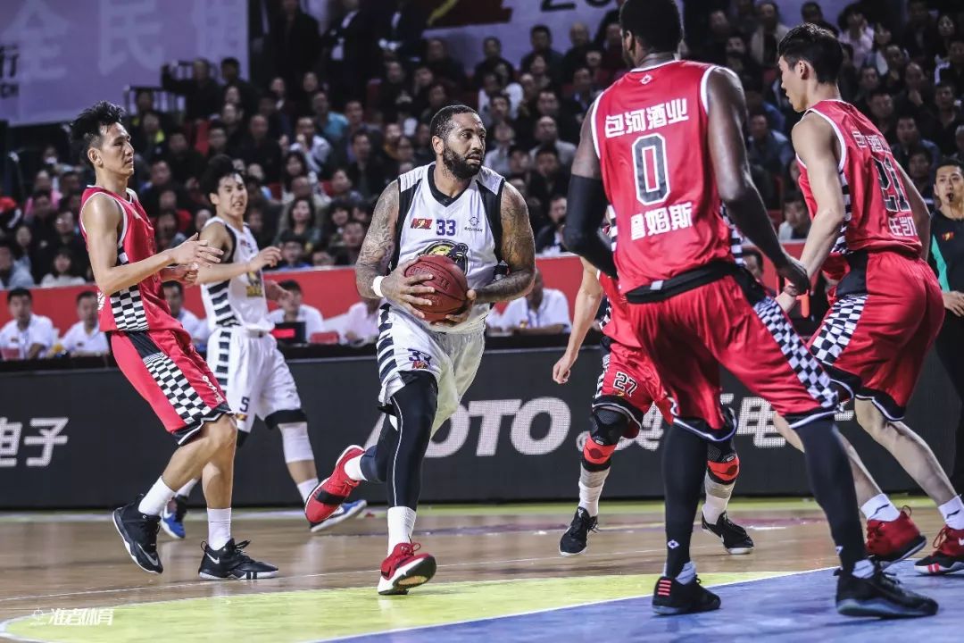 世体：巴萨与格伊已经有数周没有联系，拜仁和利物浦给的更多（世体：巴萨与格伊已多周未沟通，拜仁与利物浦条件更优）